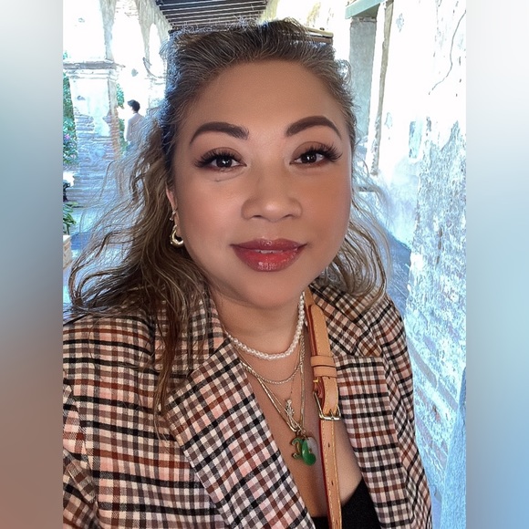 Minimalist Water Drop Rhinestones Earrings (Gold Tone) - Picture 7 of 14